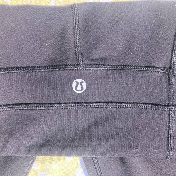 Lululemon Black Bell Tights – Size 4 - Picture 4 of 9